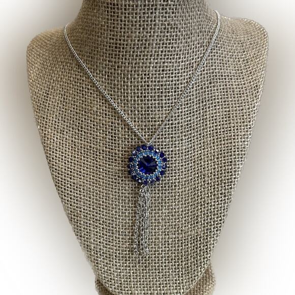 Hand crafted hand beaded blue Swarovski rivoli pendant silver plated chain - Picture 1 of 3